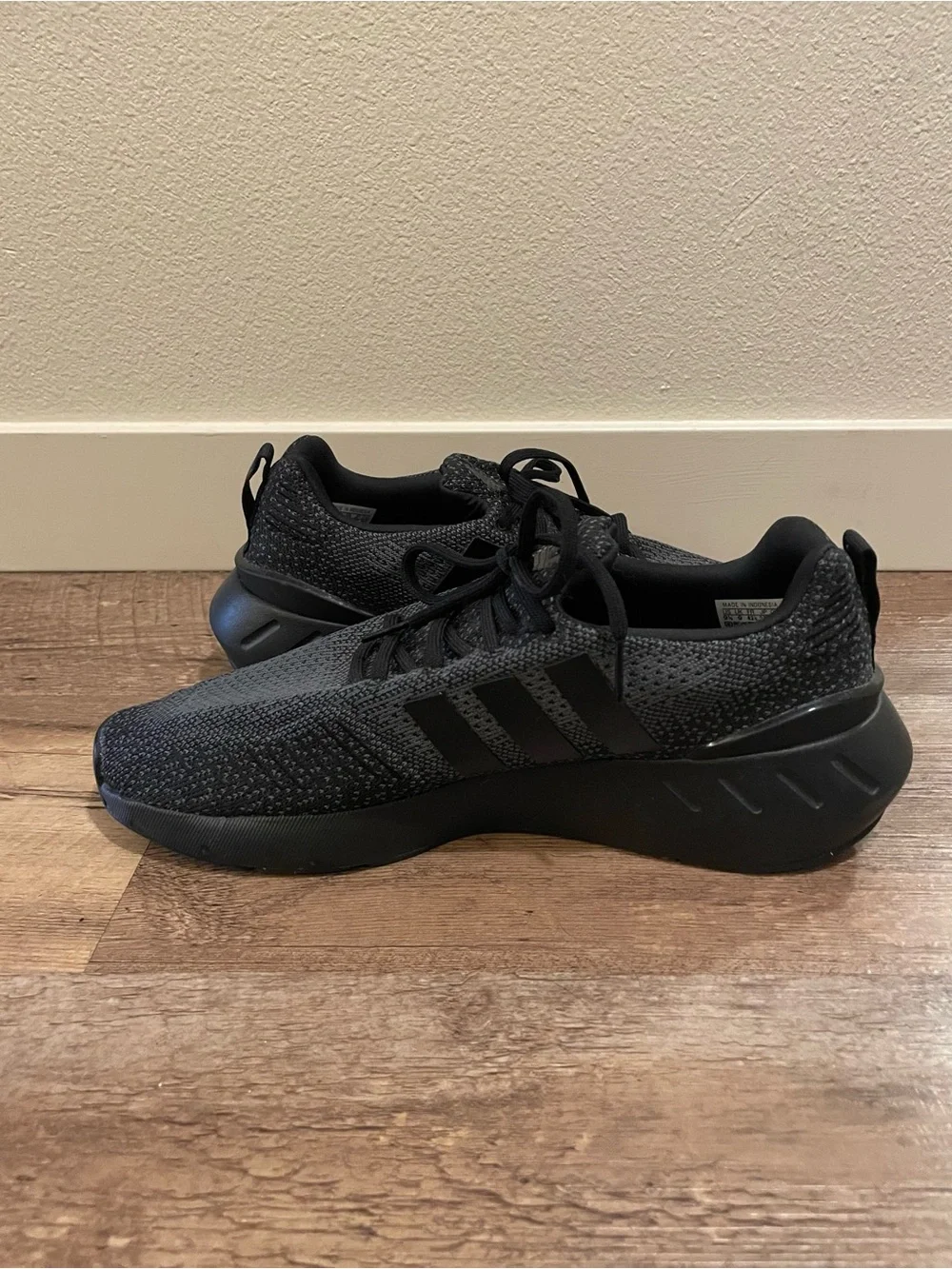 adidas Originals Swift Run 22 Triple Black GZ3500 Men's Running Shoe Size 9.5